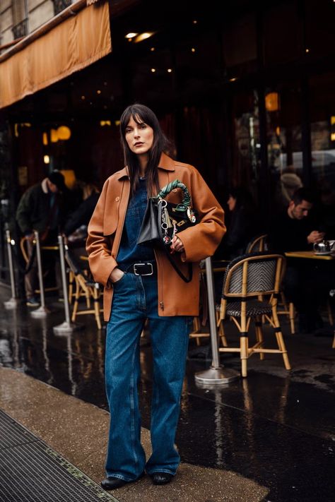 Paris Fashion Week Outfits, Camel Leather Jacket, Dior Outfit, Street Style Fall Winter, Western Trend, Street Style Photos, Mode Jeans, Moda Paris, Paris Fashion Week Street Style