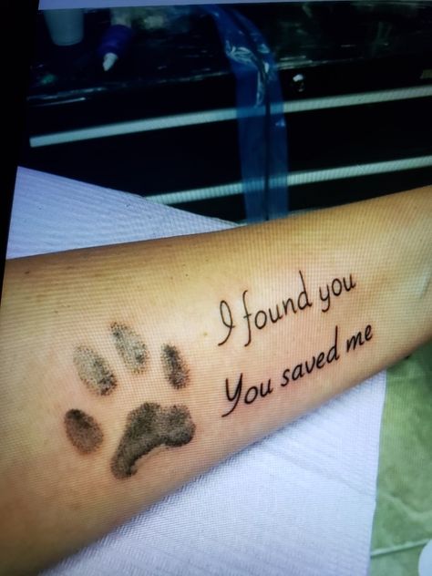 Pet Tattoo Ideas, Paw Tattoos, Memorial Tattoo Quotes, Dog Memorial Tattoos, Dog Paw Tattoo, Paw Tattoo, Dog Heaven, Memorial Tattoos, Love Never Dies