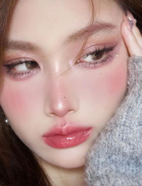 Pop Makeup, Dewy Makeup Look, Douyin Makeup, Makeup Face Charts, Ulzzang Makeup, Red Makeup, Glam Makeup Look, Fancy Makeup, Asian Eye Makeup