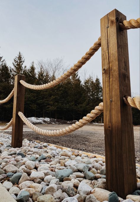 Wood Post And Rope Fence, Wood And Rope Fence, Beach Rope Fence, Nautical Rope Fence Ideas, Fence With Rope, Fence Rope Ideas, Pier Rope Railing, Rope Design Interior, Rope Fencing Ideas