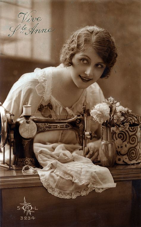 All sizes | Vive Ste Anne 1928 | Flickr - Photo Sharing! Woman Sewing, Vintage Foto's, Postal Vintage, Old Sewing Machines, Antique Sewing Machines, Vintage Sewing Machine, Vintage Sewing Machines, Images Vintage, Foto Vintage