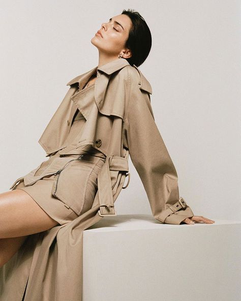 Burberry Spring-Summer 2020 Ad Campaign - Minimal. / Visual. Burberry Photoshoot, Freja Beha Erichsen, Kim K Style, Jenner Sisters, Campaign Fashion, Summer Campaign, Kardashian Kollection, Model Test, Burberry Trench