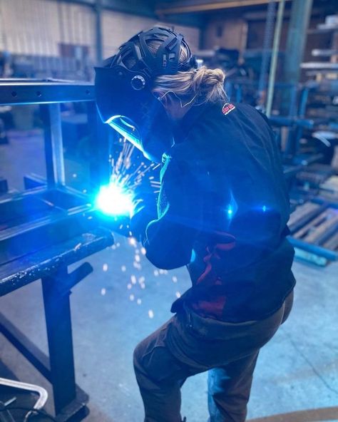 Female Welder Aesthetic, Women Welder Pictures, Welder Woman, Welder Aesthetic, Welding Aesthetic, Women Welders, Female Welder, Welding Women, Women Welder