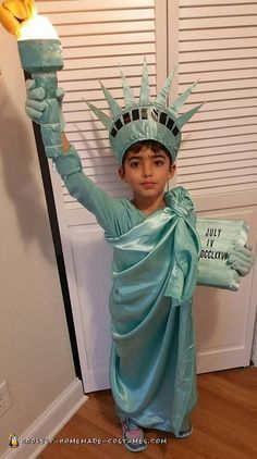 Diy Statue Of Liberty Costume, Lady Liberty Costume, Best Fancy Dress Costumes, Statue Of Liberty Costume, Fancy Dress Costumes Kids, Statue Liberty, Fancy Dress Competition, Baby Fancy Dress, Homemade Costumes