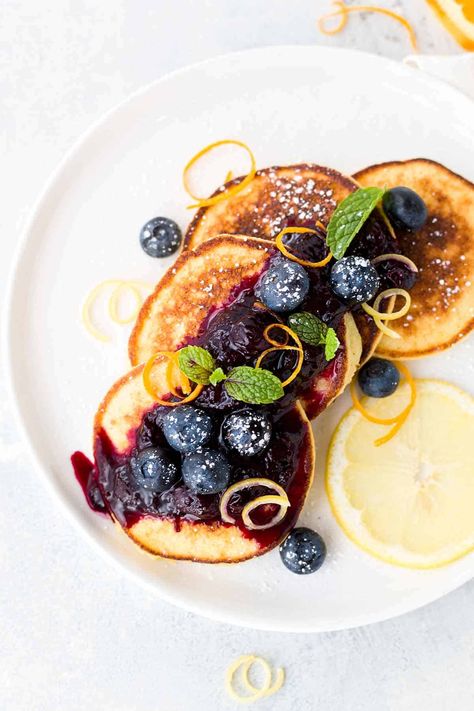 Blueberry Ricotta Pancakes, Blueberry Ricotta, Maple Syrup Glaze, Breakfast Presentation, Morning Treats, Plating Food, Baking Breakfast, Lemon Ricotta Pancakes, Breakfast Photography