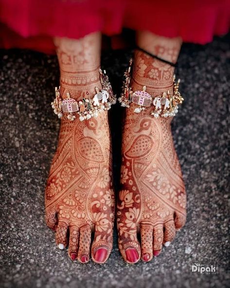 30 Latest And Striking Payal Designs For Brides To Consider Payal Designs Silver, Bridal Foot Jewelry, Bridal Anklet, Wedding Jewelry Sets Bridal Jewellery, Anklet Designs, Bridal Jewellery Design, Indian Jewellery Design Earrings, Bridal Heels, Indian Jewellery Design