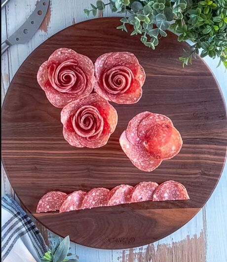 Charcuterie Salami, Salami Rose, Cheese And Cracker Tray, Beach 2024, Meat And Cheese Tray, Charcuterie Board Meats, Charcuterie Meats, Salami And Cheese, Boards Charcuterie