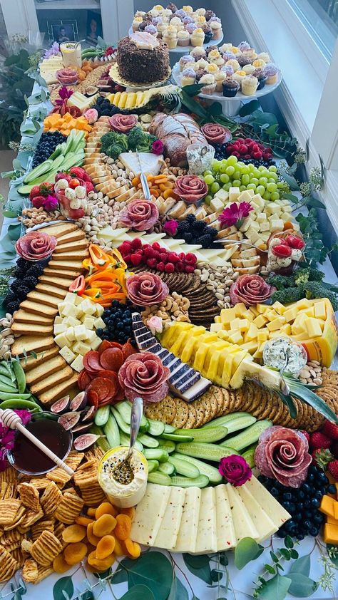 Grazing Table For 20, Prom Appetizers, Large Grazing Table, Pretty Charcuterie Board, Cheap Grazing Table Ideas, Party Ideas For Women, 10 Year Vow Renewal, Cupcake Platter, Grazing Table Ideas