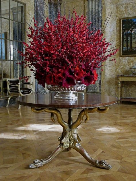 Hotel Flowers, Gubahan Bunga, Christmas Flower Arrangements, Christmas Floral Arrangements, Foyer Decorating, Christmas Arrangements, Christmas Flowers, Deco Floral, Fall Table