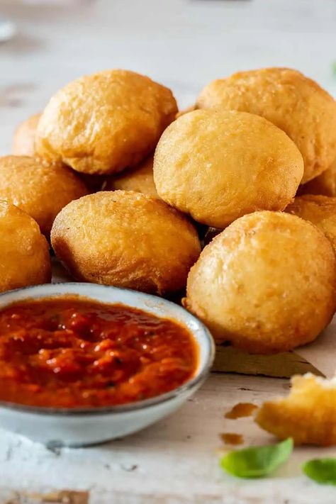 Fried Pizza Dough Recipes, Fried Pizza Recipe, Pizza Dough Balls Recipe, Deep Fried Pizza Rolls, Deep Fried Pizza Dough, Pizza Balls With Pizza Dough, Doughball Recipes, Fried Dough Balls Recipe, Fried Pizza Dough