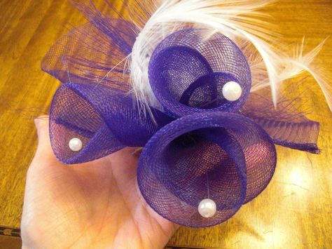 Follow these simple step-by-step instructions to make your own crin flower to trim your handmade fascinator. Diy Fascinator, Facinator Hats, How To Make Fascinators, Fascinator Hats Diy, Accessoires Barbie, Tea Hats, Sewing Hats, Red Hat Society, Fascinator Hairstyles