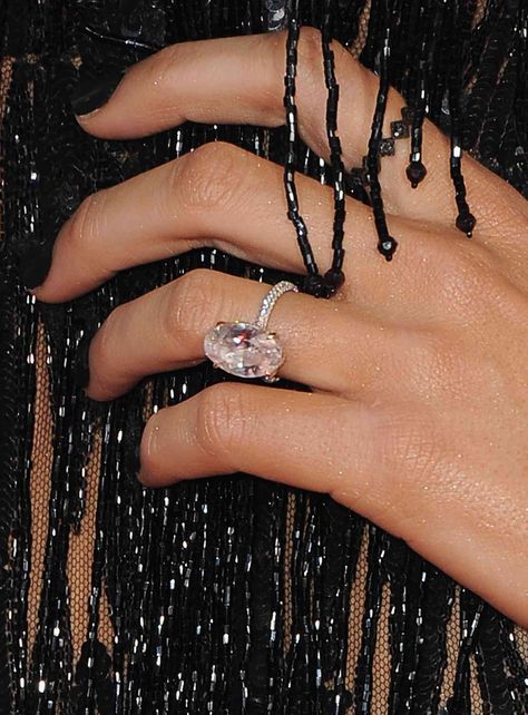 All About Blake Lively's One-of-a-Kind Engagement Ring — Including Its Unexpected Diamond Color! Expensive Diamond Engagement Rings, Blake Lively Ring, Blake Lively Engagement Ring, Most Expensive Engagement Ring, Famous Engagement Rings, Celebrity Wedding Rings, Celebrity Rings, Expensive Engagement Rings, Pink Diamonds Engagement