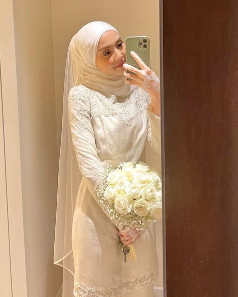 Nikah Attire, Malaysian Wedding, Malay Wedding Dress, Muslim Wedding Photos, Muslim Wedding Gown, Baju Kahwin, Nikah Outfit, Minimal Wedding Dress, Muslimah Wedding Dress