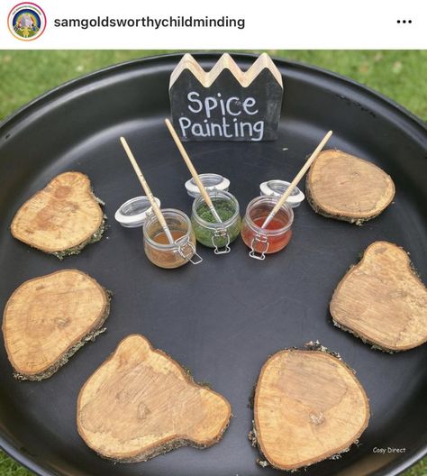 Tuff Tray Ideas School Age, Curiosity Room Ideas, Halloween Tuft Trays, Nursery Eyfs Ideas, Outdoors Eyfs Ideas, Easy Outdoor Tuff Tray Ideas, Curiosity Approach Tuff Tray, Autumn Tuff Tray Ideas Preschool, Natural Tuff Tray Ideas