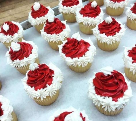 Christmas Cupcake Designs, Christmas Cupcake Decorations, Christmas Cupcakes Ideas, Cupcakes For Thanksgiving, Christmas Cupcake Recipes, Shopping Cake, Recipes Cupcakes, Winter Cupcakes, Cupcakes Decorating