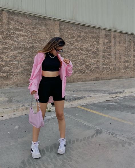 Black With Pink Outfits, Pink Black Outfit Ideas, Short And Tshirt Outfits, Outfits With Pink Top, Outfits Vestido Rosa, Pink And Black Outfit Casual, Outfit Con Biker Short, Outfit Short Rosa, Pink Short Outfits