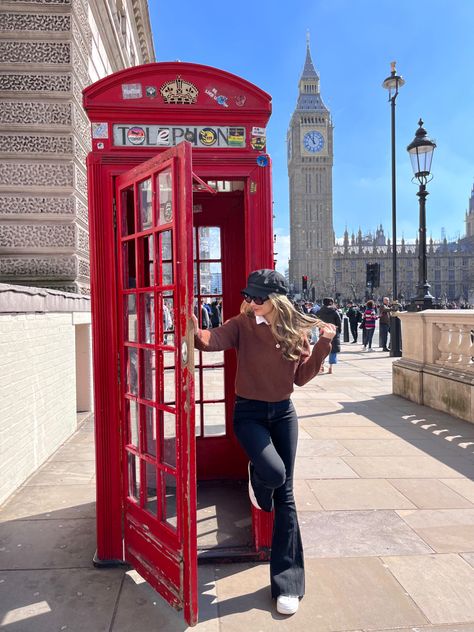 London, England, Big ben, red telephone booth, posing London Red Phone Booth, London Instagram Pictures, London Pictures Ideas, Red Telephone Booth, London Photo Ideas, London Telephone Booth, Cambridge London, London Cab, London Phone Booth