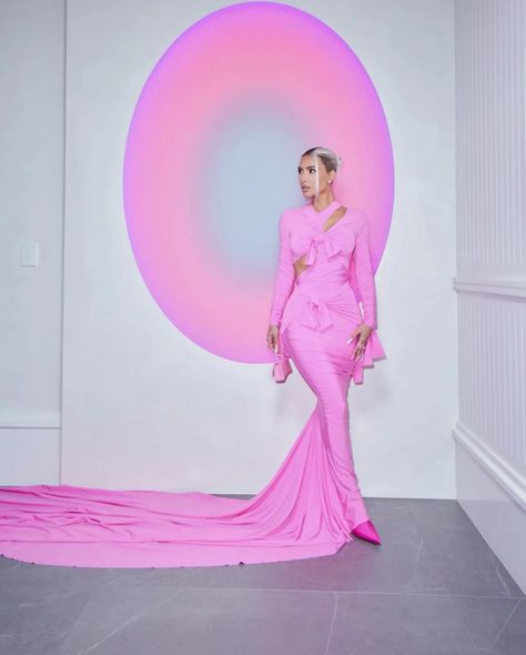 Kim Kardashian matches pink dress to James Turrell artwork Kylie Jenner Pink Dress, Kylie Jenner In Pink, Black Backless Gown, Kylie Jenner Pink, Khloe Kardashian Show, Pink Balenciaga, Balenciaga Dress, Backless Gown, Formal Occasion Dress