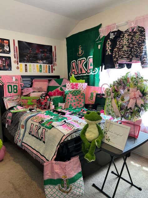 Aka Bed Decoration, Aka Decorated Room, Aka Probate Gifts Room, Alpha Kappa Alpha Aesthetic, Aka Sorority Aesthetic, Aka Crossing Gifts, Aka Room Decorations, Aka Coming Out Pictures, Aka Sorority Pictures