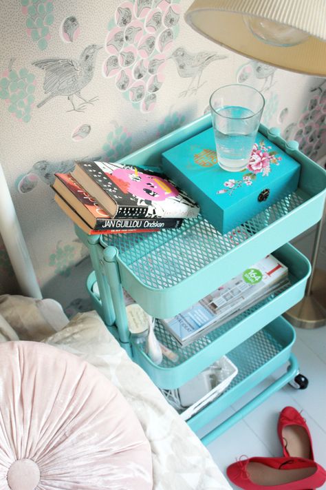 30 fun and unique ways to use an Ikea Raskog cart - A girl and a glue gun Ikea Organisation, Raskog Ikea, Ikea Raskog Cart, Ikea Organization Hacks, Ikea Raskog, Cozy Dorm Room, Murphy Bed Ikea, Ikea Organization, Dorm Room Hacks