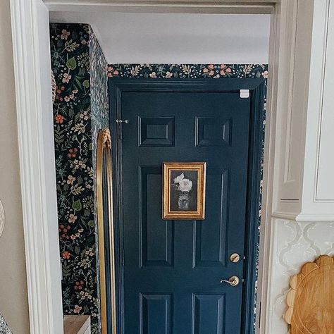 Stephanie Kane on Instagram: "Someone asked if I painted the other door in the mudroom…I sure did and here she is. I even hung some art on her! I got many references to the picture frame on Monica and Rachel’s door on friends! I’ll take it! Let’s start a new trend - art on doors!! #artondoors #painteddoor #paintedtrim #wallpapermudroom #riflepaperco #navypaint #bhghome #betterhomesandgardens #housebeautiful #sodomino #thecottagejournal" Hanging Art On Doors, Painting Pocket Doors, Wallpaper On Door, Painted Door Ideas, Art On Door, Painted Door Frames, Barn House Kitchen, Monica And Rachel, Door Painting