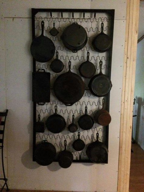 Pans Storage Ideas, Cast Iron Cookware Display, Cookware Display, Cabin Storage, Cast Iron Pans, Cast Iron Decor, Pan Storage, Rod Iron, Pot Racks