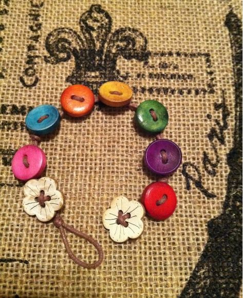 Buttons Bracelet, Scout Law, Girls Camp Crafts, Button Bracelets, Button Creations, Creativity Ideas, Girl Scout Daisy, Girl Scout Activities, Button Craft