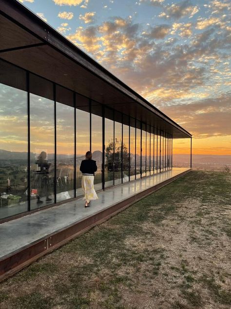 Mansfield House Robbie Walker, Mansfield House, Interesting Homes, Glass Cabin, Interior Cladding, Australia House, Hotel Exterior, Architecture Ideas, Eco House