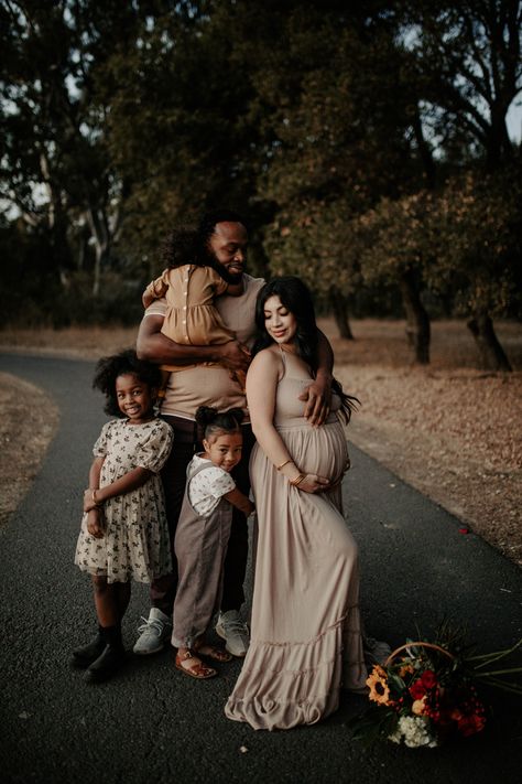 Napa Ca, Family Photo Pose, Photoshoot Inspo, Family Maternity, Photo Pose, Fun Family, Maternity Session, Family Photo, Photo Poses