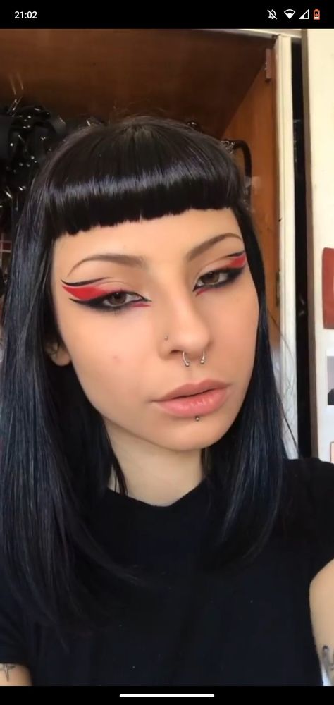 Punk Rock Eye Makeup, Metal Concert Makeup Looks, Acdc Makeup, Rock Glam Makeup, Rock Eyeliner, Metal Concert Makeup, Goth Graphic Liner, 80s Glam Rock Makeup, Punk Makeup 80s