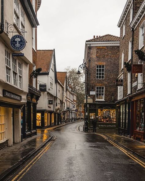 York UK  @katya_jackson England has so many charming villages full of gorgeous shopfronts like @nealsyardremedies do you have a favorite or one you can't wait to visit? #streetscape #shopfronts #sharingaworldofshops . . . #nealsyardremedies #york #storefront #theprettycities #villages #prettylittletrips #prettyshopfronts #tskmaps #bitsofbuildings #chasing_facades #facadelovers #ihavethisthingwithshops #shoplove #storetraits #persuepretty #shopkeeper #theshopkeepers #liveauthentic #iamatraveler # Reka Bentuk Dalaman, Travel English, England Aesthetic, York England, Fotografi Kota, Images Esthétiques, City Street, English Countryside, England Travel