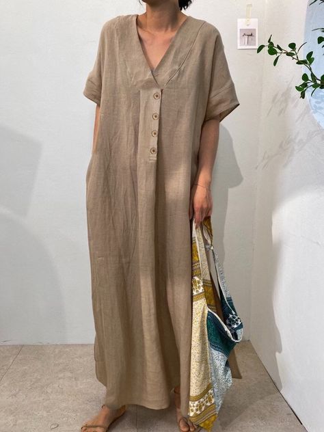 Minimal Linen Outfit, Minimalist Womens Fashion, Beige Linen Dress, Maxi Dress Linen, Minimalist Wardrobe Essentials, Linen Style Fashion, Linen Design, Kaftan Designs, Subtle Beauty