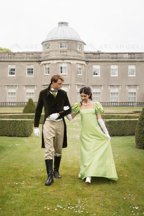 Regency Clothing Men, Bridgerton Dresses Men, Regency Era Aesthetic Couple, Regency Era Couple, Period Romance Aesthetic, Bridgerton Inspired Photoshoot, Victorian Couple Aesthetic, Regency Romance Aesthetic, Regency Photoshoot