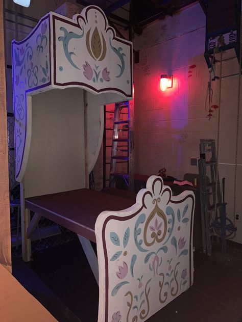 Elsa Anna bed Frozen Jr Musical Set Design, Frozen Set Design Ideas, Frozen Musical Set, Frozen Set Design, Frozen Jr Set Design, Frozen Jr Set, Frozen Props, Frozen Junior, Frozen Bed