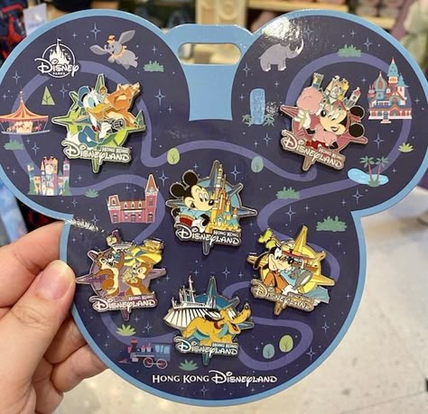 Disney Pin Display, Disney Sweets, All Disney Characters, Disney Pins Sets, Disney Pin Collections, Disney Pin Trading, Disney Cuties, Disneyland Food, Enamel Pin Collection