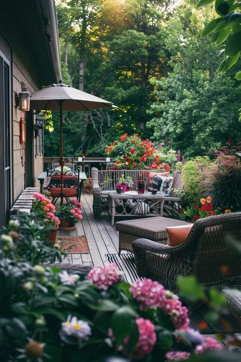 Maximizing Style: Small Sloped Backyard Deck Ideas Side Decks On House, Small Sloped Backyard, Layered Deck, Creative Deck Ideas, Cottage Deck, Backyard Deck Ideas, Garden Escape, Small Urban Garden, Cozy Garden