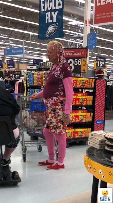 Walmart Costumes, Weird People At Walmart, Funny Pictures Of People, Funny Walmart People, Funny Walmart Pictures, Walmart Pictures, Walmart Funny, Funny People Pictures, Walmart Photos