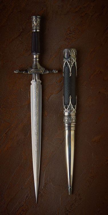 Echipament Tactic, Fantasy Dagger, Knife Aesthetic, Pretty Knives, Dagger Knife, Cool Swords, Kill Bill, Cool Knives, Fantasy Aesthetic