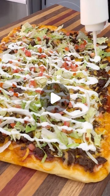 Pizza With Ground Beef, Food With Tortillas Easy Recipes, Pizza Cheese Recipes, Casey's Taco Pizza Recipe, Pizza Dough Dinner Ideas, Crescent Roll Dinner Recipes Ground Beef, Recipes With 1 Lb Ground Beef, Mexican Food Recipes Easy Dinners, Taco Pizza With Crescent Rolls