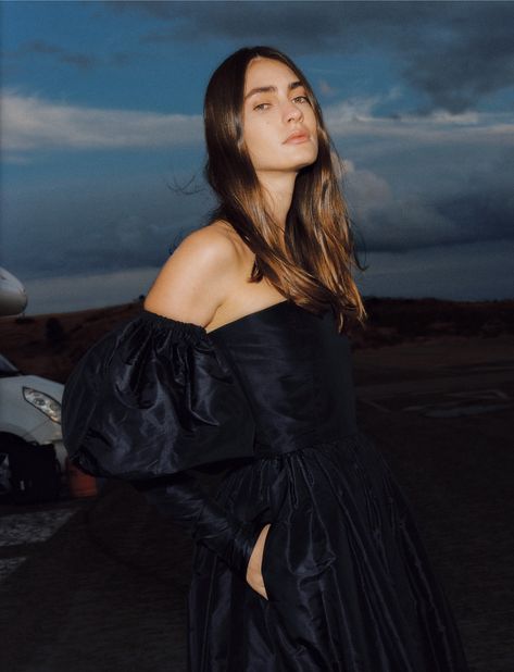 Beach Fashion Editorial, Marine Deleeuw, Beach Editorial, Fotos Ideas, Random Style, 90s Models, Instyle Magazine, Editorial Wedding, French Beauty