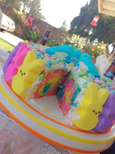 Easter Food And Desserts, Peeps Birthday Cake, Peeps Cake Ideas, Easter Peep Cake, Peeps Cheesecake, Peep Recipes, Peeps Aesthetic, Cake Whipped Cream Frosting, Peep Cupcakes