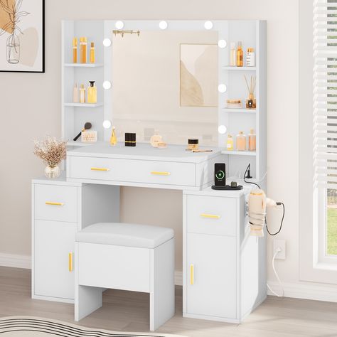 Mirror Drawers Bedrooms, Small Bedroom Dressing Table Ideas, Dressing Mirror With Lights, Makeup Dressing Table Ideas, Dressings Table Design, Classy Wardrobe Design, Mirror Set Up Bedrooms, Vanity Design Bedroom, Make Up Table Ideas Bedrooms