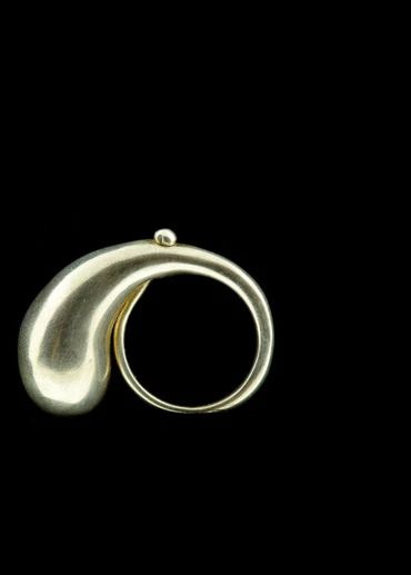 Sculptural – tenthousandthingsnyc Minimalist Sculptural Jewelry As Gift, Luxury Hand Cast Contemporary Jewelry, Modern Sculptural Gold Jewelry, Modern Luxury Sculptural Jewelry, Sculptural Jewelry Inspire Uplift ⭐, Hardware Jewelry, Modernist Jewelry, Jewelry Images, Jewelry Photography