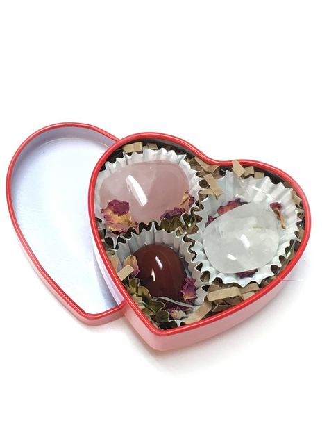 Crystal Present Ideas, Crystal Chocolate Box Heart, Crystal Heart Box, Crystal Valentine, Magic Rocks, Heart Shaped Crystals, Tumbled Crystals, Crystal Aesthetic, Crystal Box