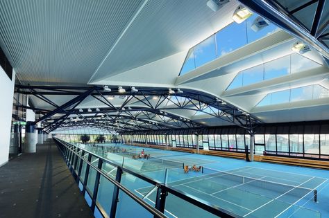 Indoor Tennis Court, Tennis Court Design, Indoor Soccer Field, Commercial Gym Design, Indoor Tennis, College Architecture, Stadium Architecture, Indoor Arena, Industrial District