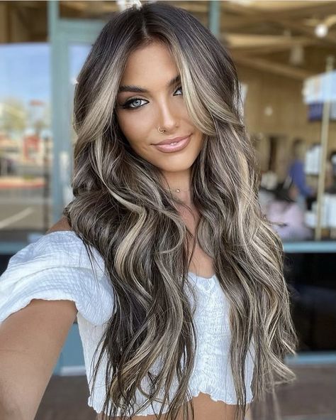 Frosted Tips, Rambut Brunette, Hair Contouring, Brown Hair Inspo, Blonde Wigs, Brunette Hair With Highlights, Gorgeous Hairstyles, Brown Hair With Blonde Highlights, Brown Hair Balayage