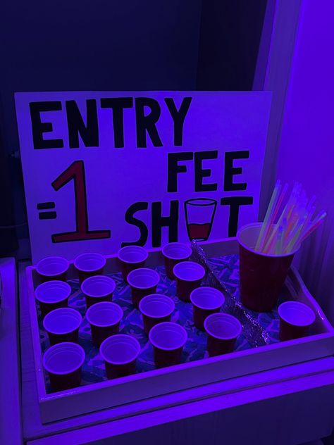 House Party Inspo Decoration, Single Taken Cups Party, Collage Party Ideas, At Home Club Party, 20th Birthday Party Ideas For Guys, Shot Board Ideas, Shot To Enter Party Sign, Techno Birthday Party, Party Things To Do