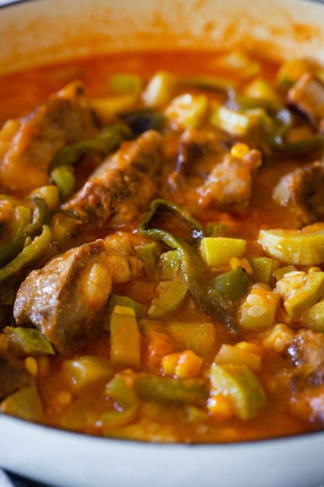 Pork And Squash Recipes, Calabacitas Recipe Pork, Calabasitas Mexican Recipe, Calabacitas Recipe Chicken, Calabasas Recipe Mexican, Mexican Sopas, Mexican Squash Recipes, Mexican Dishes With Chicken, Mexican Calabacitas Recipe