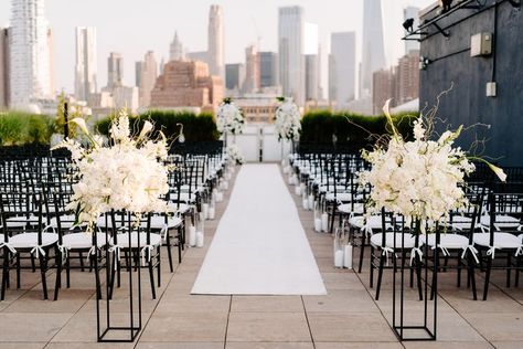 Rooftop Wedding Decor, Black Tie Wedding Decor, Rooftop Wedding Ceremony, White Wedding Ceremony, Modern Chic Wedding, Modern Wedding Ceremony, Black And White Wedding Theme, White Wedding Theme, Rooftop Wedding