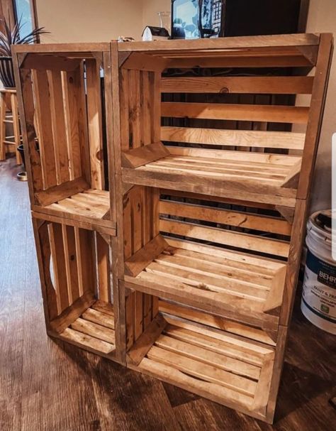 Crate Displays Retail, Flea Market Art Display, Diy Crate Ideas, Wood Crate Display Craft Show, Crate Display Ideas Retail, Wood Crate Display Ideas, Crate Checkout Stand, Crate Display Ideas, Wood Crate Display